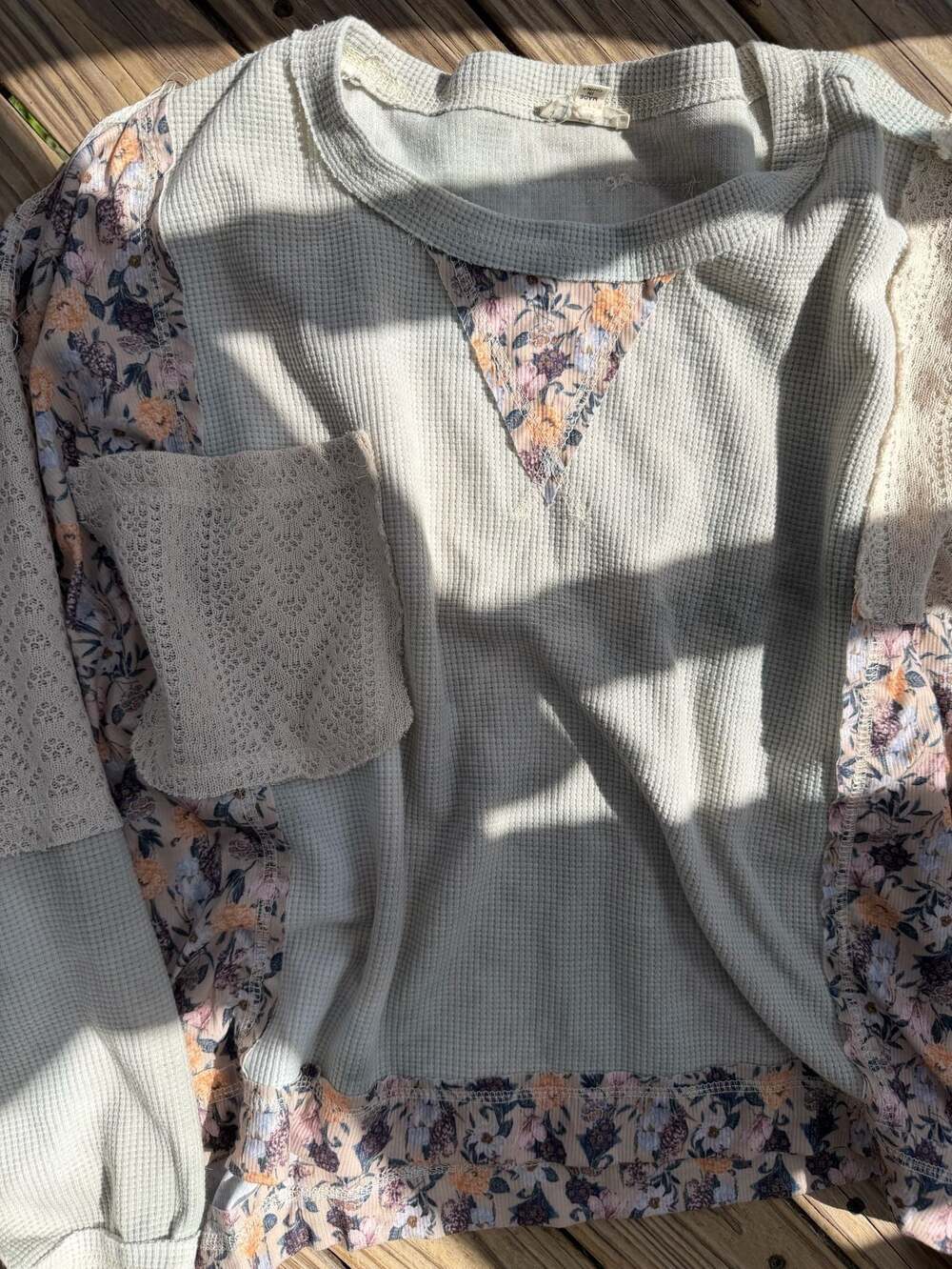 POL Mixed Media Waffle Knit Floral Lace Top Size L - Picture 4 of 7